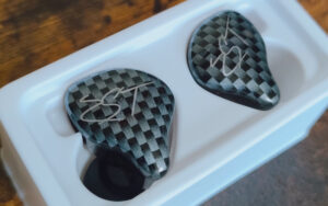 3000円の良い感じのイヤホン。中華製KZ!リケーブルが嬉しい。